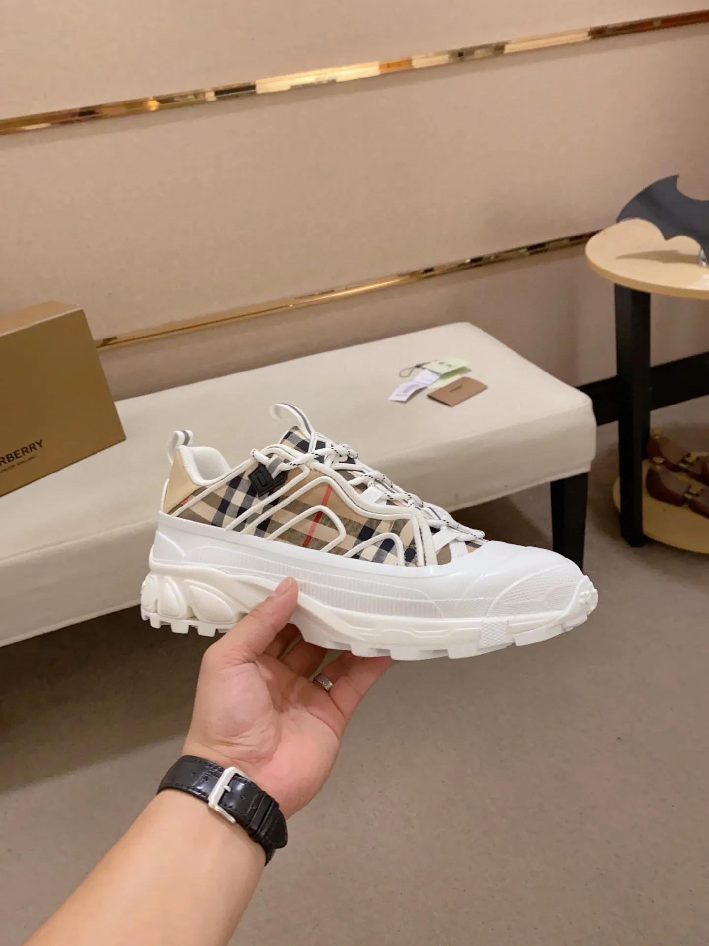 Men's shoes 💰: 680💰🇮🇹🇮🇹BURBERRY top purchasing agents are available simultaneously at the counter. 🔍🔍Synchronized sales. Positive code number: 38-46. Italian imported cowhide, fully imported sheepskin lining, sole: original sole provided by the original factory, exclusive movable molded sole, super comfortable, original factory follow-up goods, 🔍🔍high quality, you can enter and exit the counter at will, welcome to compare